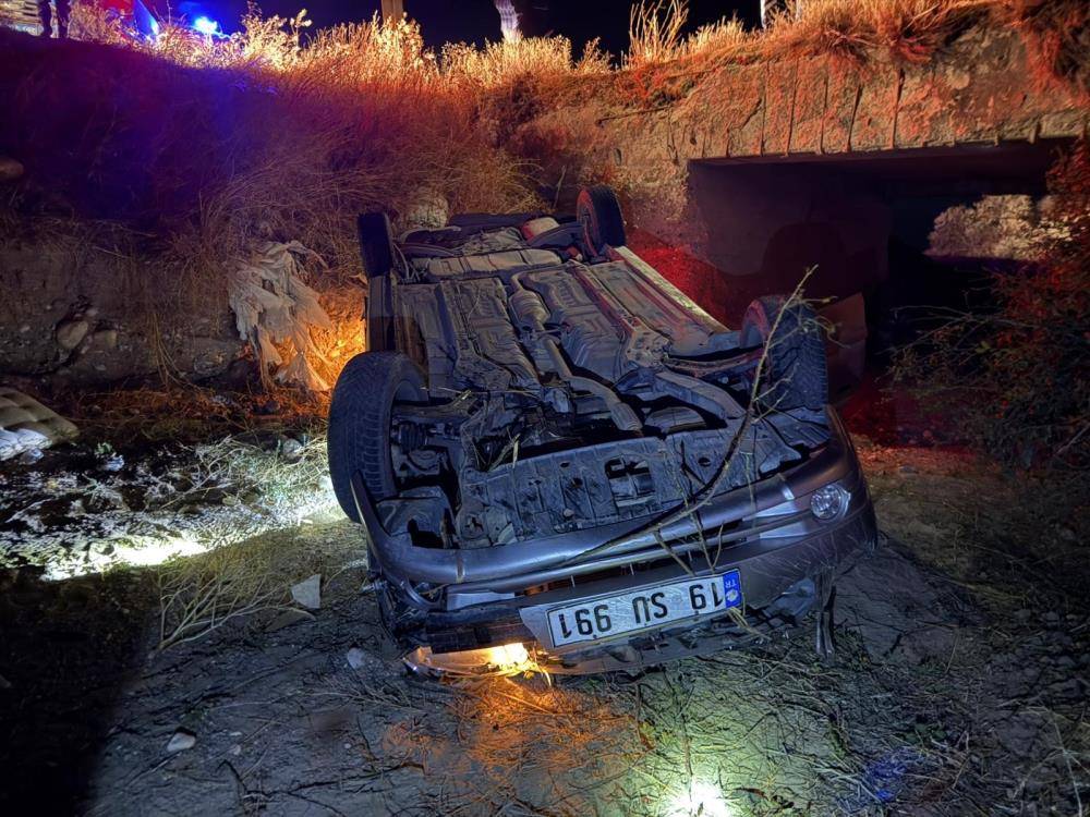 Araç köprüden aşağı uçtu: 1’i ağır 2 yaralı 1